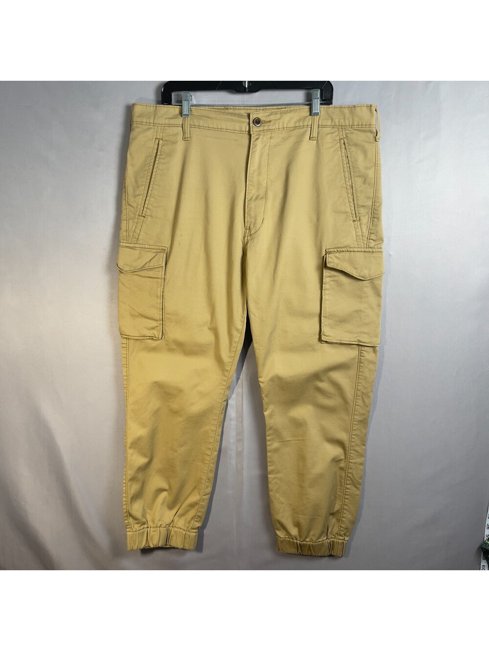 Levi’s Cargo Jogger Pants Men’s 38x30 Khaki Tan Tapered